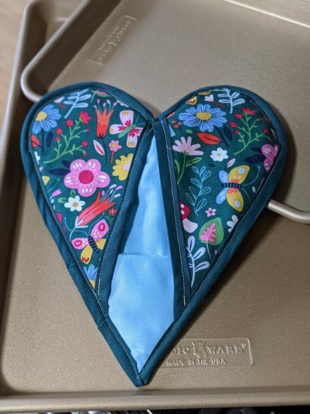 Image for event: Simple Sewing: Heart-Shaped Potholder 